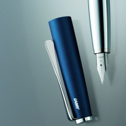 Studio Imperial Blue Fountain pen Broad in the group Pens / Fine Writing / Fountain Pens at Pen Store (101930)