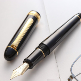 #3776 Century Fountain pen Black Gold Trim Music nib in the group Pens / Fine Writing / Fountain Pens at Pen Store (112519)
